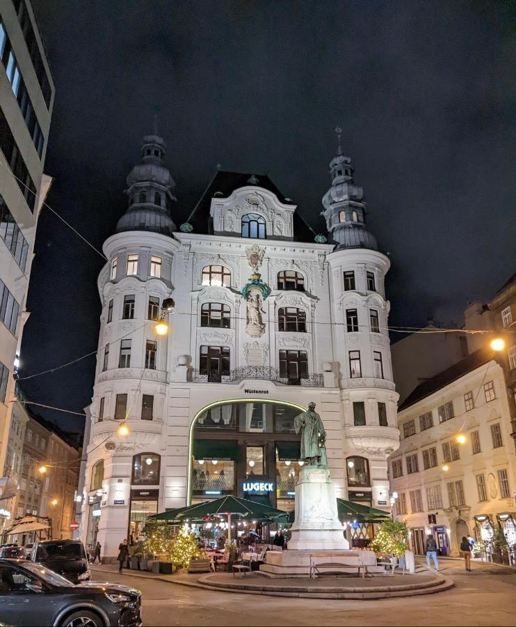 High In Vienna At Stephansplatz Екстериор снимка